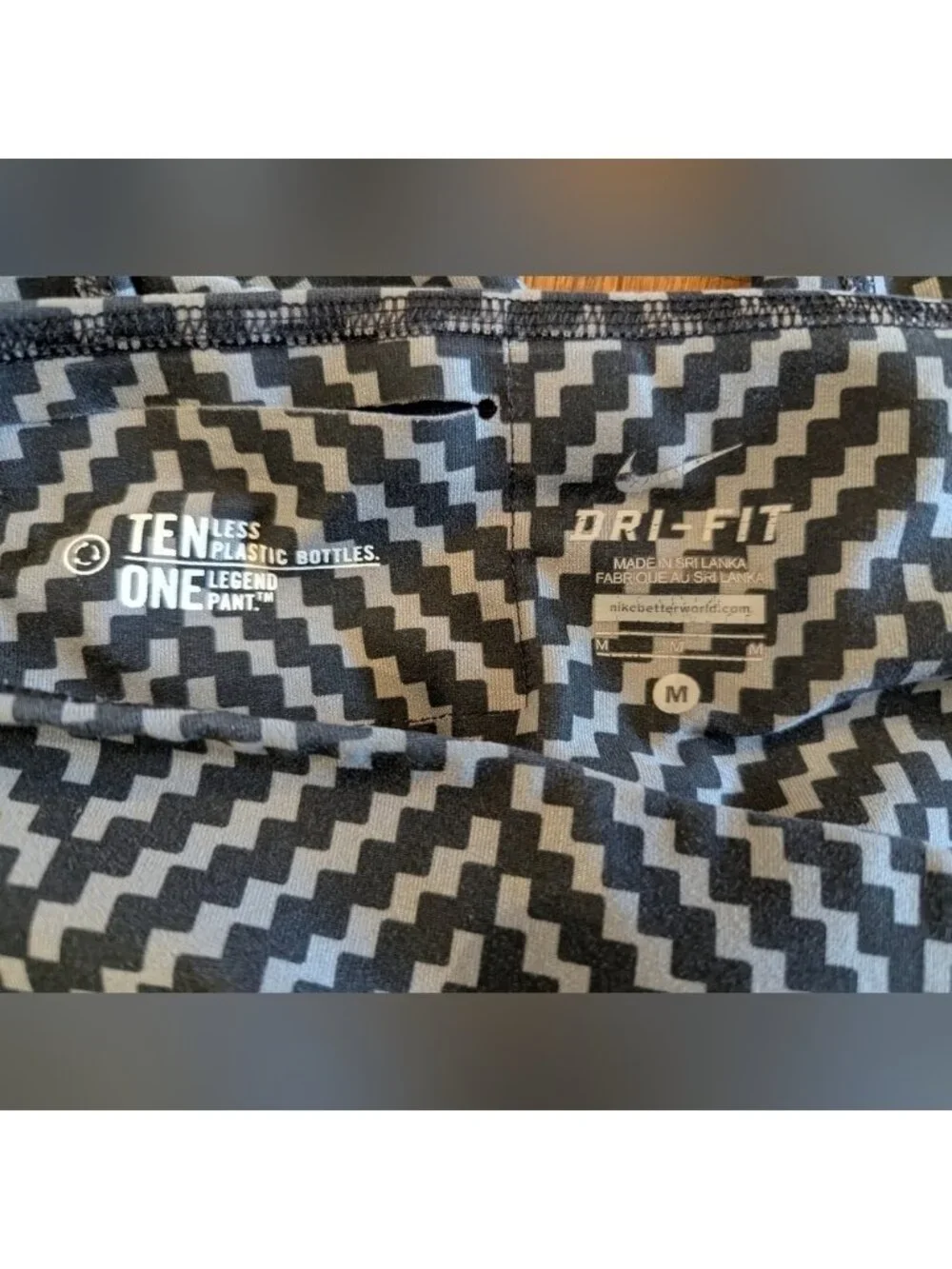 Nike Dri Fit Women's Black and Gray Checkered Leggings Size M